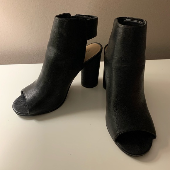 Black Peek a Boo Heels - Picture 1 of 1